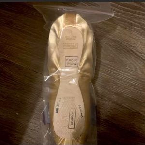 5.5X Freed Pointe Shoes